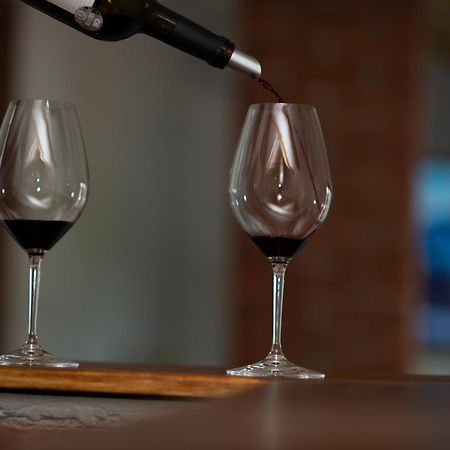Arаbeska Family Winery & Apartments カヴァダルツィ エクステリア 写真