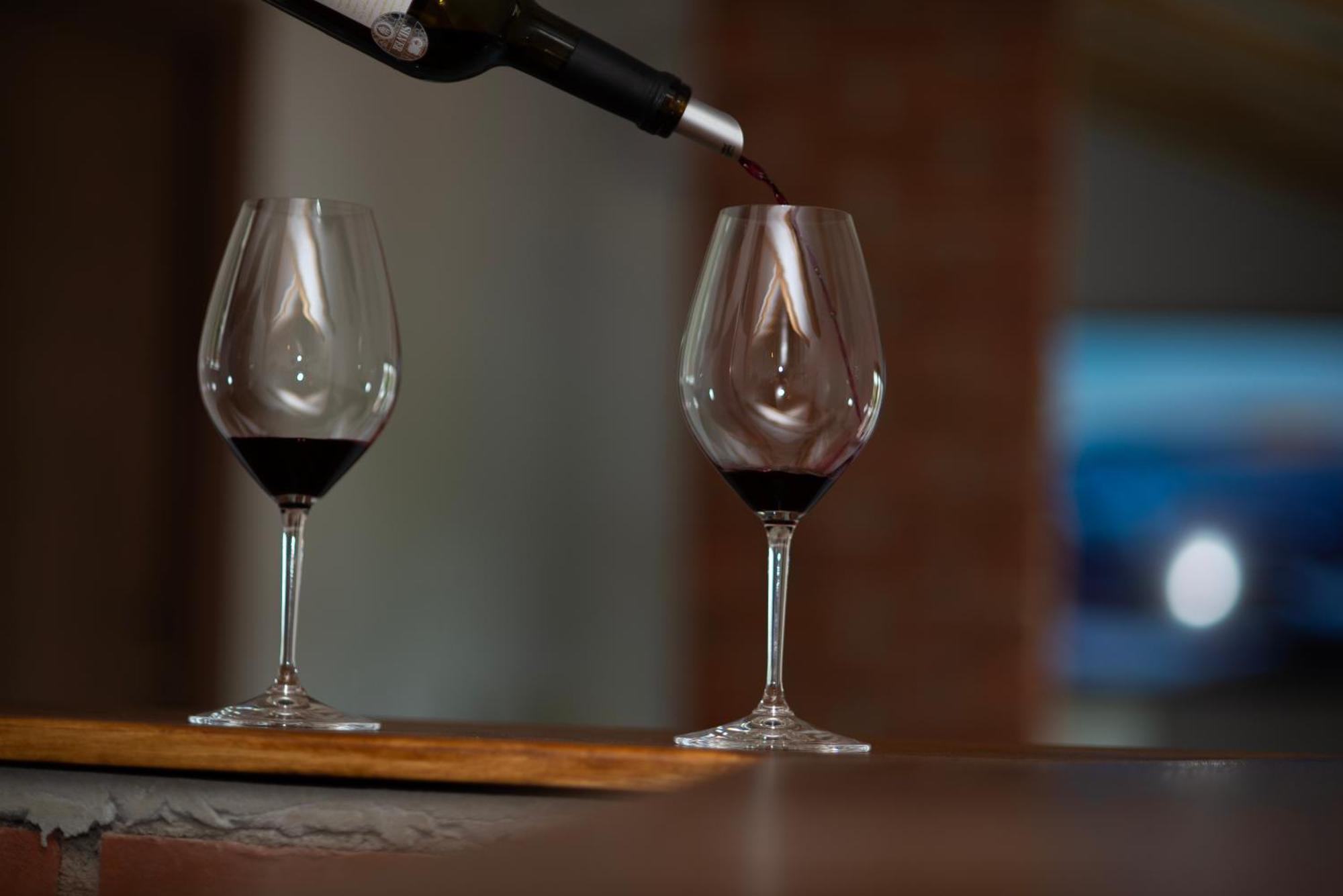 Arаbeska Family Winery & Apartments カヴァダルツィ エクステリア 写真