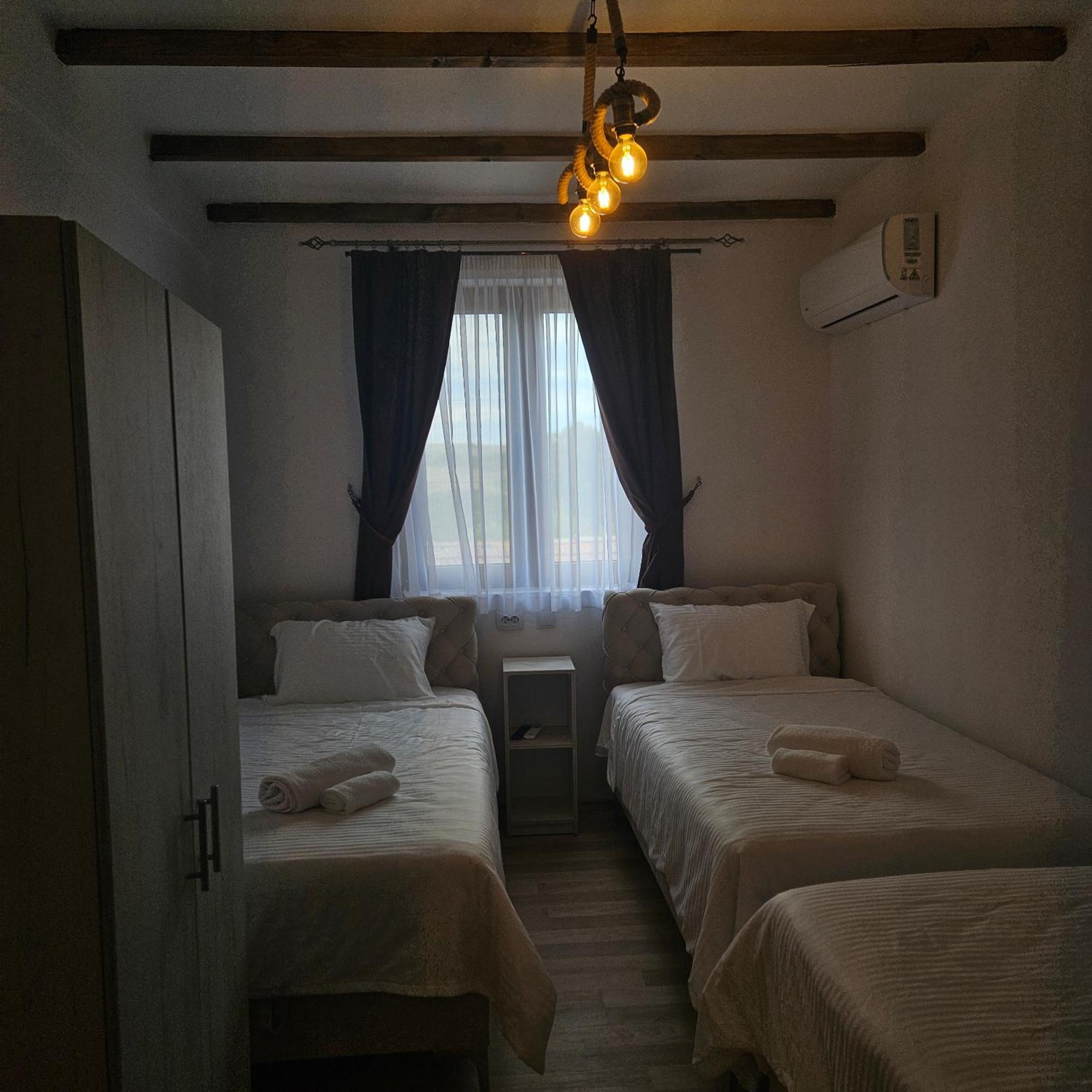 Arаbeska Family Winery & Apartments カヴァダルツィ エクステリア 写真