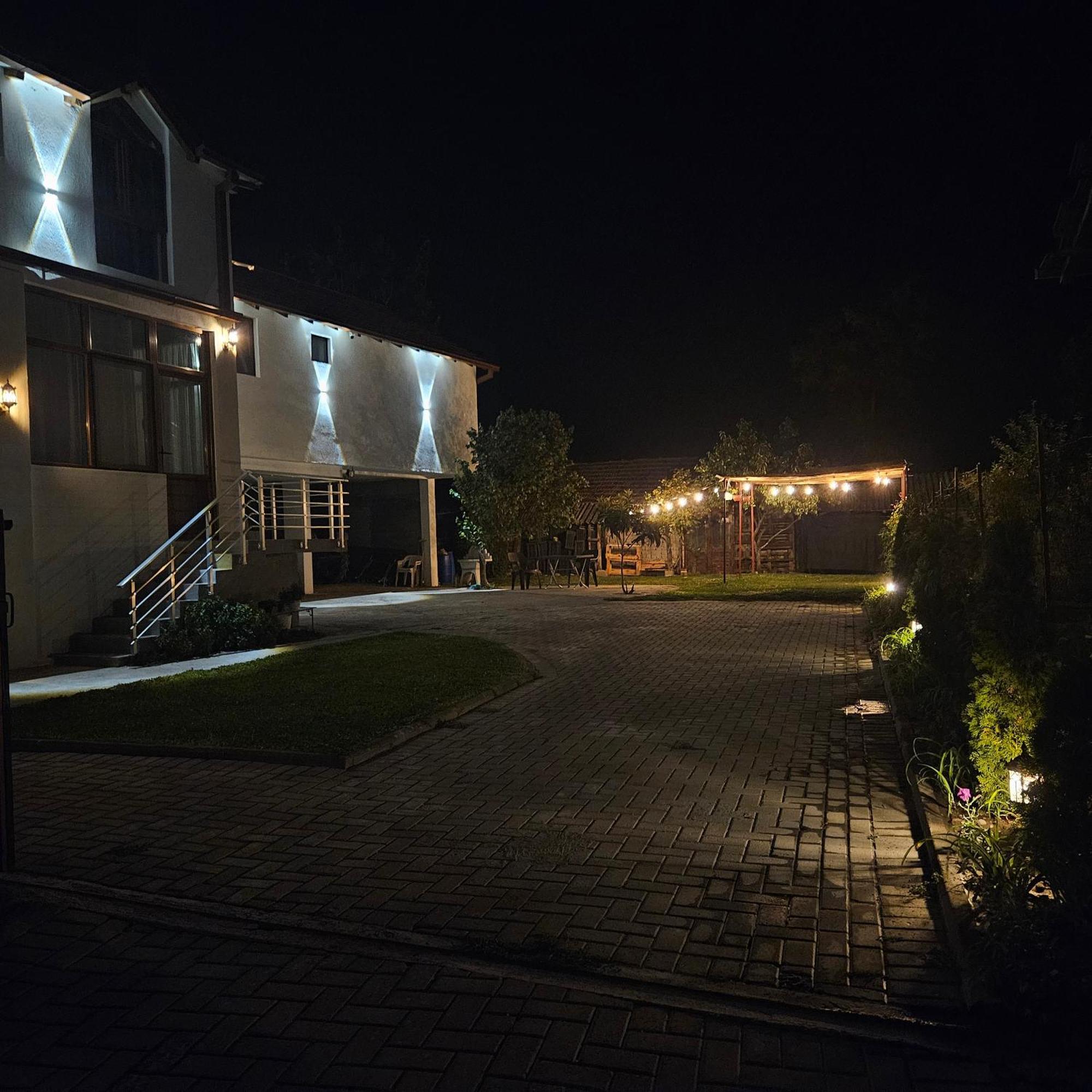 Arаbeska Family Winery & Apartments カヴァダルツィ エクステリア 写真